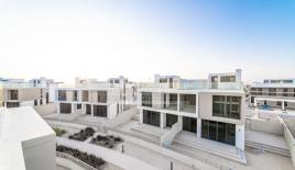 Townhouse for 1 619 392 euro in Dubai, UAE