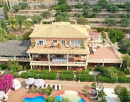 Hotel for 2 100 000 euro in Finestrat, Spain
