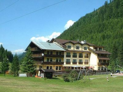 Отель, гостиница Райт у Китцбюэля, Австрия, 2800 м2 - фото 1