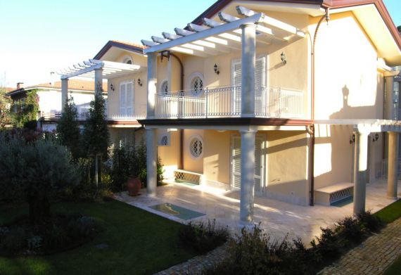Таунхаус в Форте деи Марми, Италия, 395 м2 - фото 1