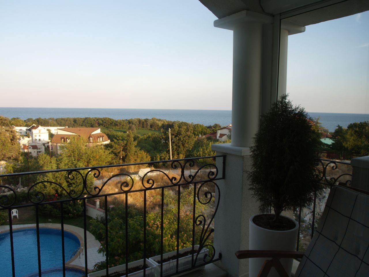 Квартира в Святых Константине и Елене, Болгария, 95 м2 - фото 1