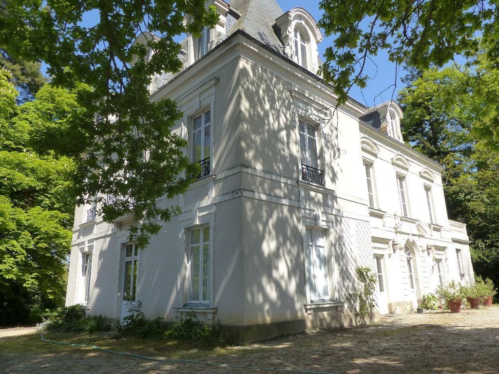 Поместье в землях Луары, Франция, 382 м2 - фото 1