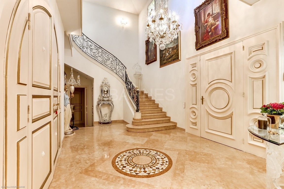 Вилла в Каннах, Франция, 450 м2 - фото 1