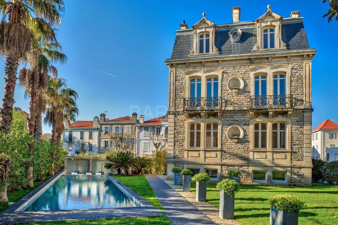 Особняк в Биаррице, Франция, 450 м2 - фото 1