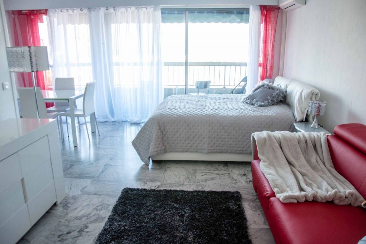 Студия в Рокбрюн-Кап-Мартен, Франция, 40 м2 - фото 1