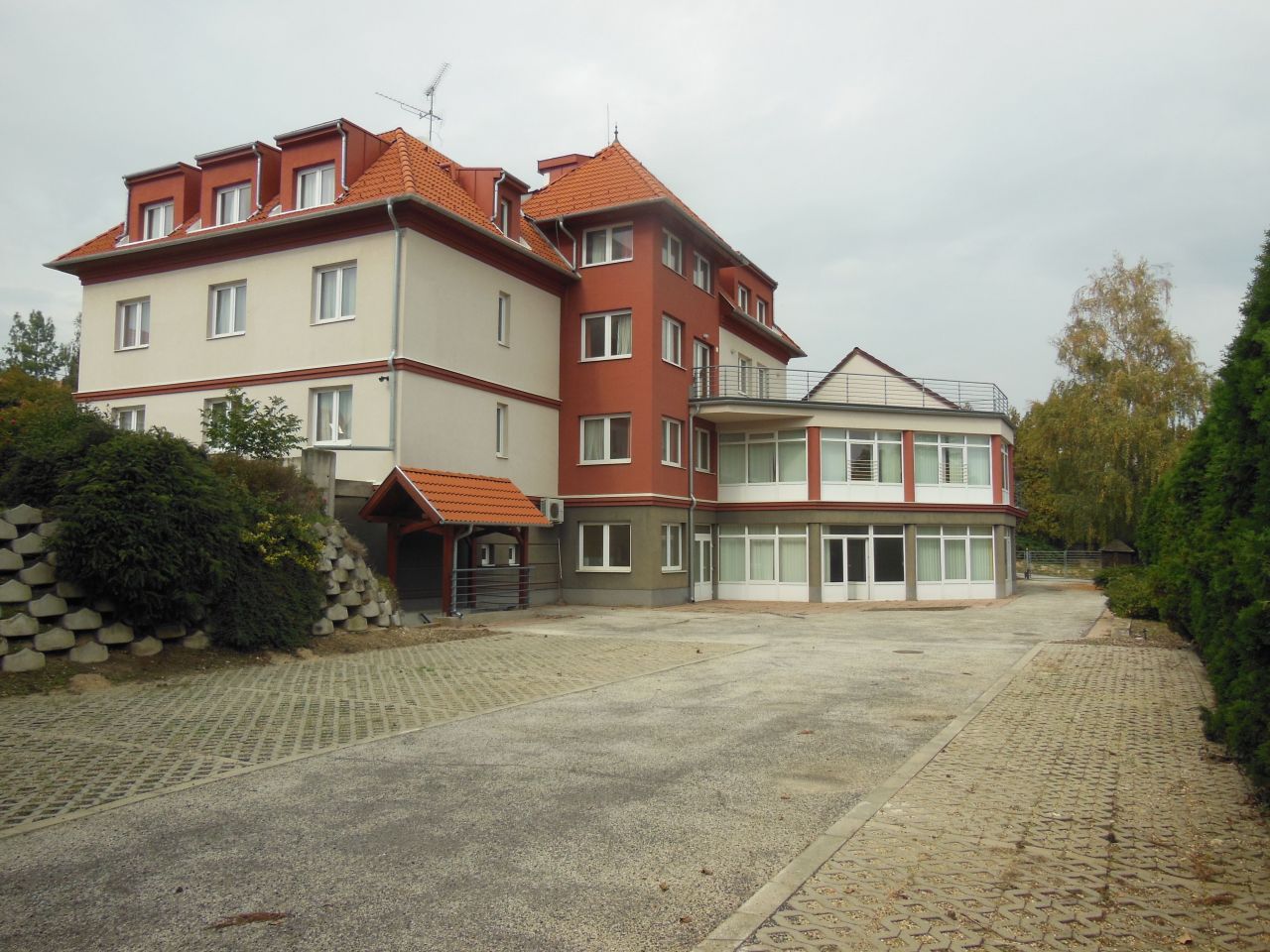 Коммерческая недвижимость в Хевизе, Венгрия, 2256 м2 - фото 1