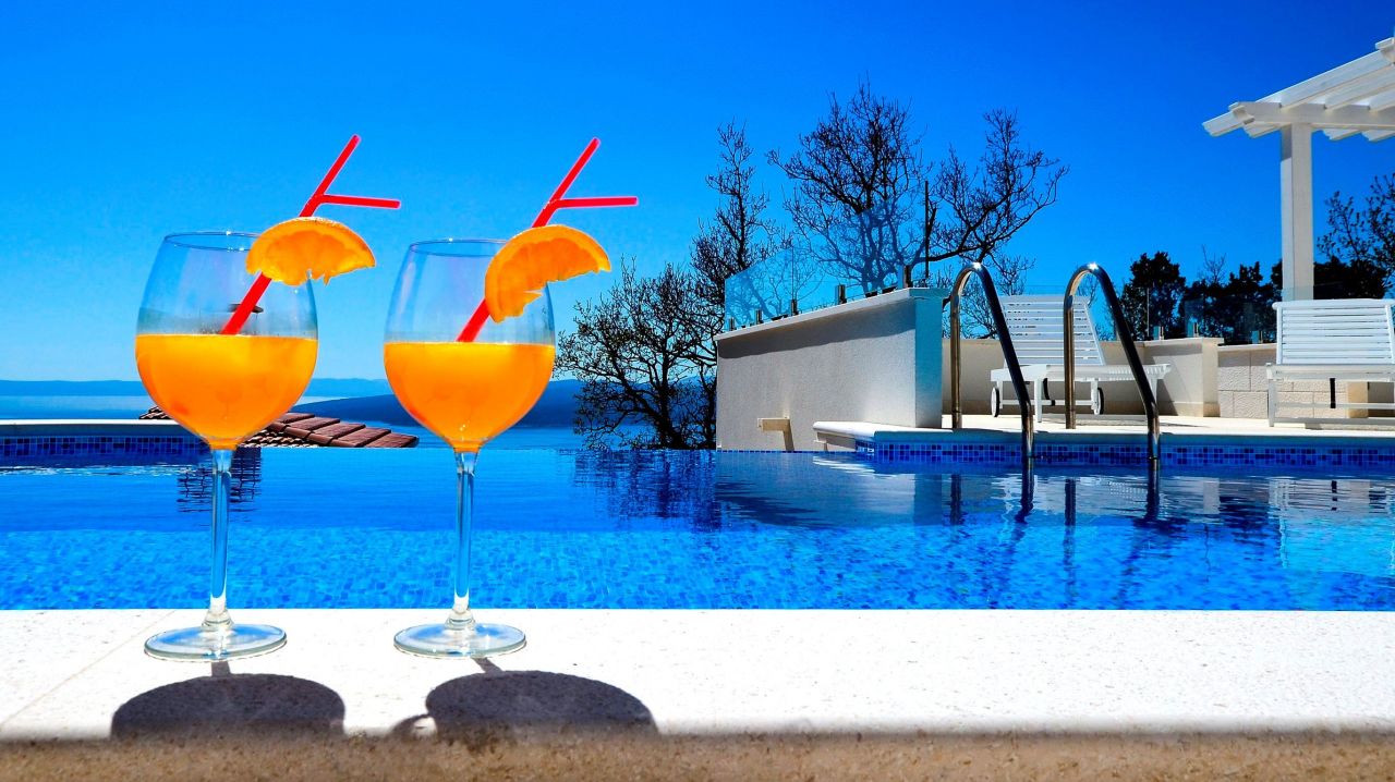 Вилла в Башка-Воде, Хорватия, 350 м2 - фото 1