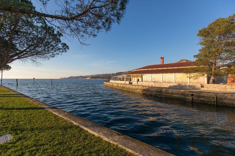 Коммерческая недвижимость в Портороже, Словения, 2581 м2 - фото 1