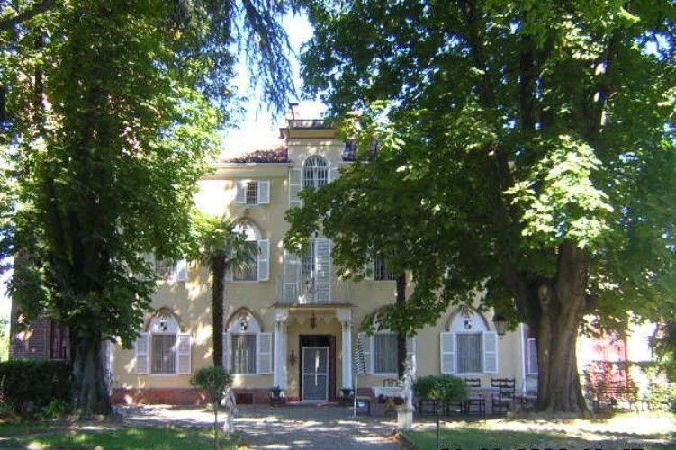 Особняк в Асти, Италия, 1000 м2 - фото 1