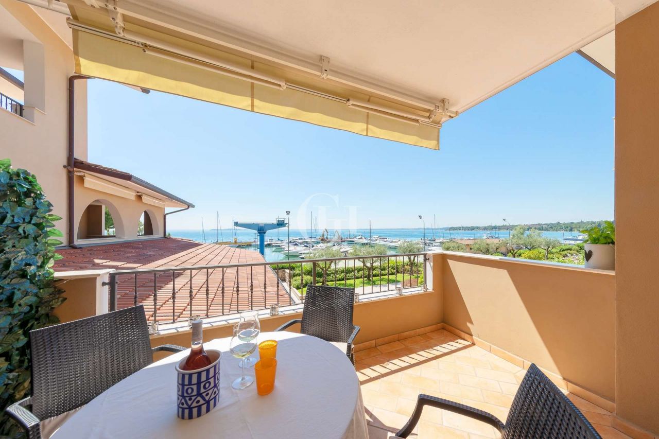 Квартира у озера Гарда, Италия, 75 м2 - фото 1