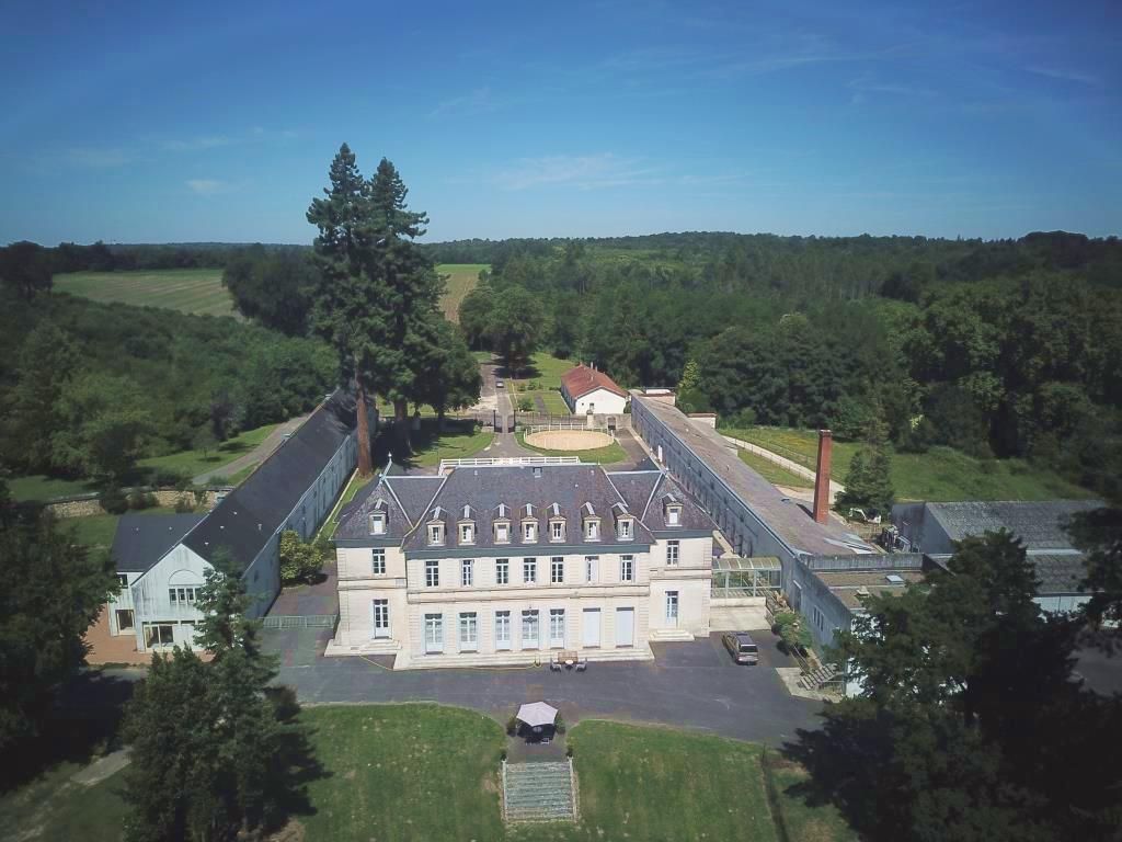 Замок в Шаранте, Франция, 2950 м2 - фото 1