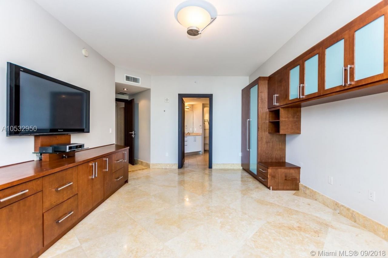 Квартира в Майами, США, 220 м2 - фото 8