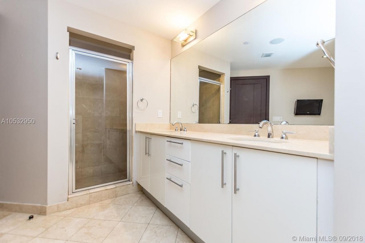 Квартира в Майами, США, 220 м2 - фото 9