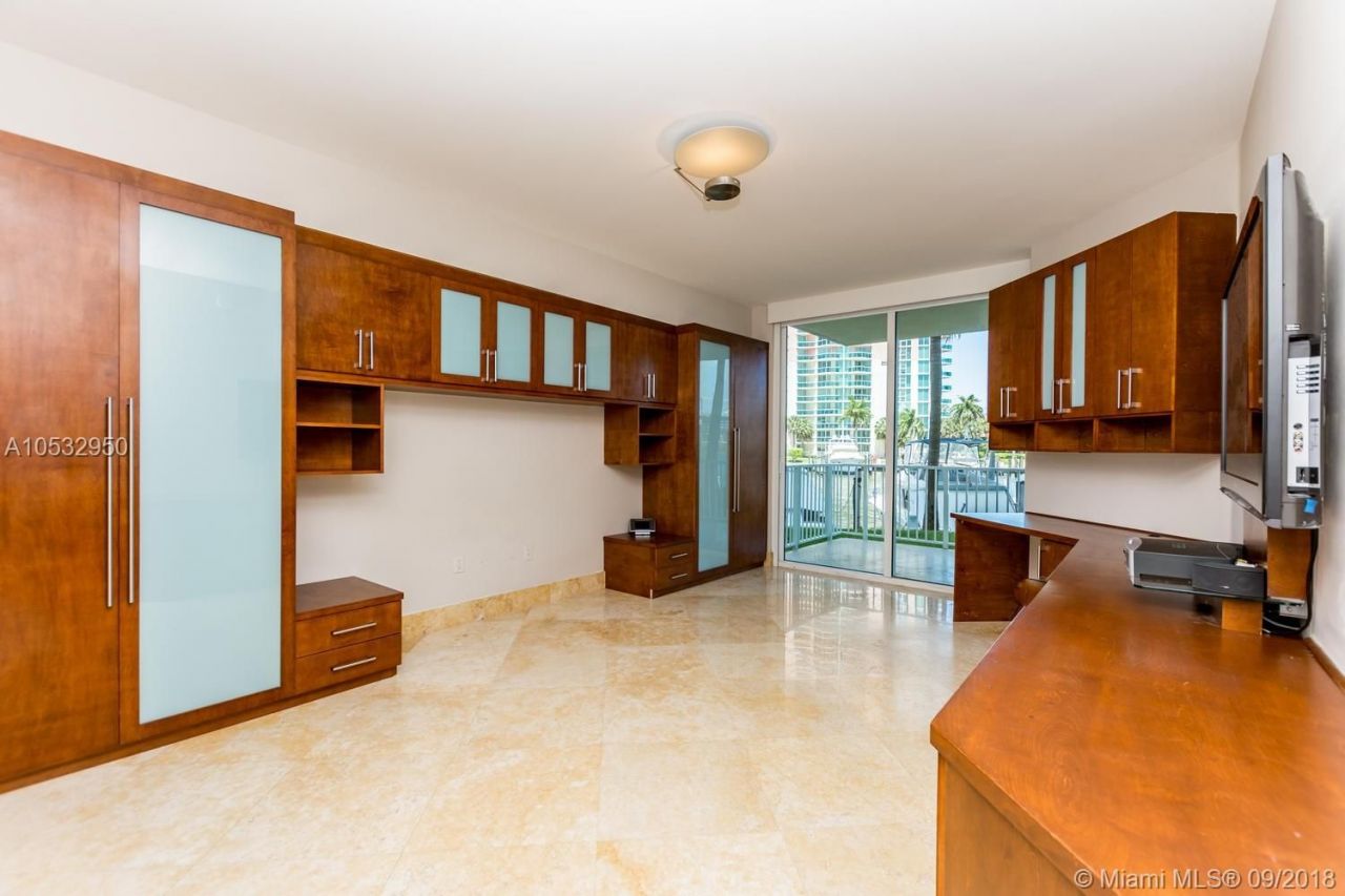Квартира в Майами, США, 220 м2 - фото 11