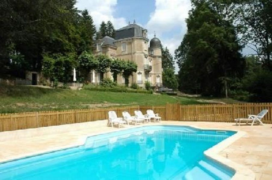 Замок в Бургундии, Франция, 750 м2 - фото 1