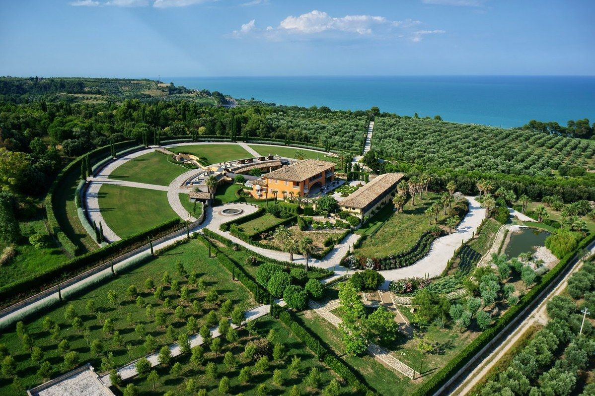 Вилла в Марке, Италия, 5000 м2 - фото 1