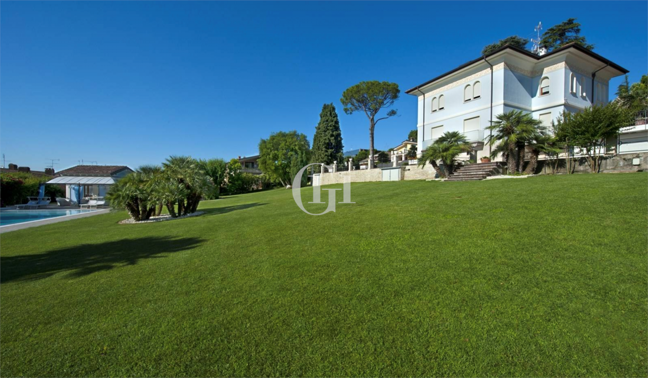 Вилла у озера Гарда, Италия, 990 м2 - фото 4