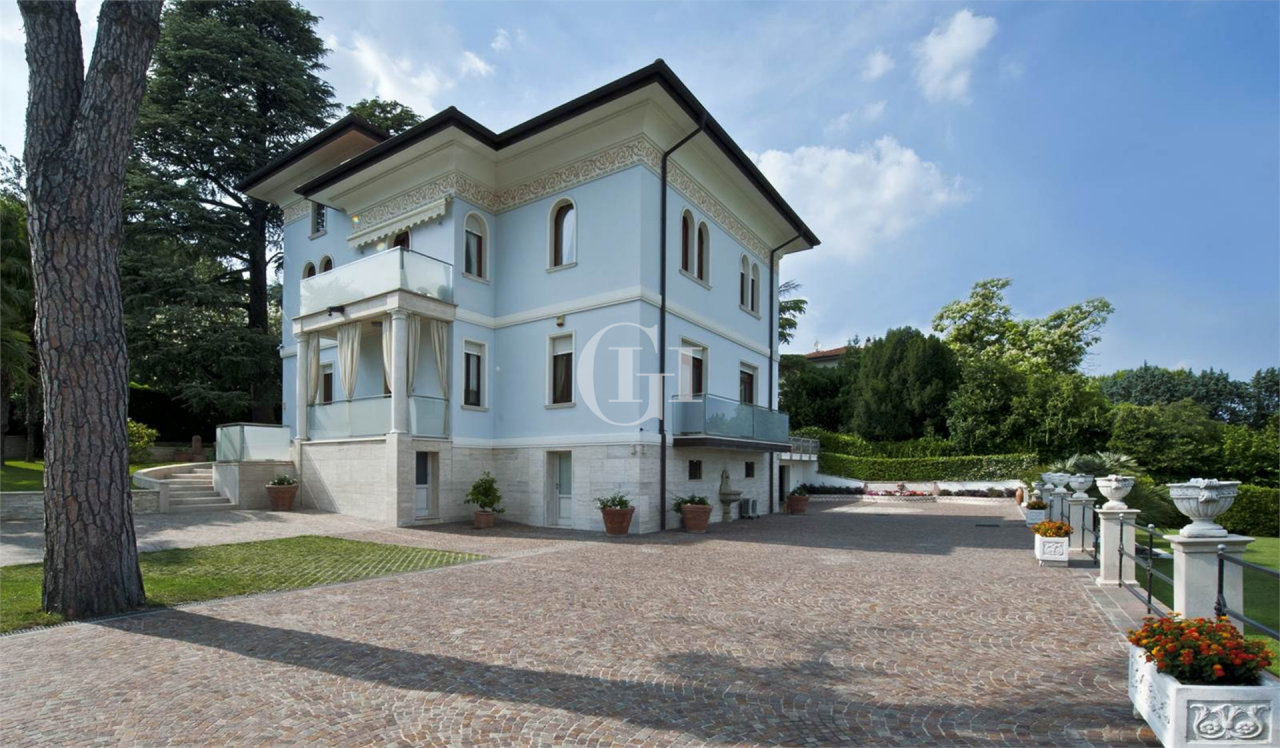 Вилла у озера Гарда, Италия, 990 м2 - фото 6