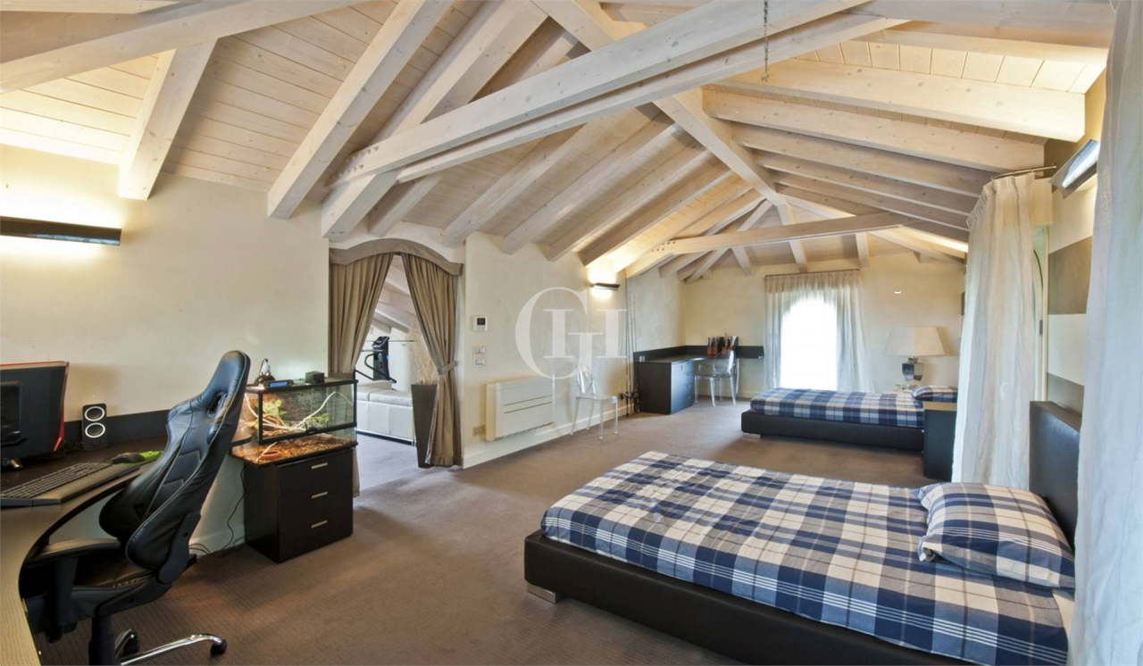 Вилла у озера Гарда, Италия, 990 м2 - фото 13