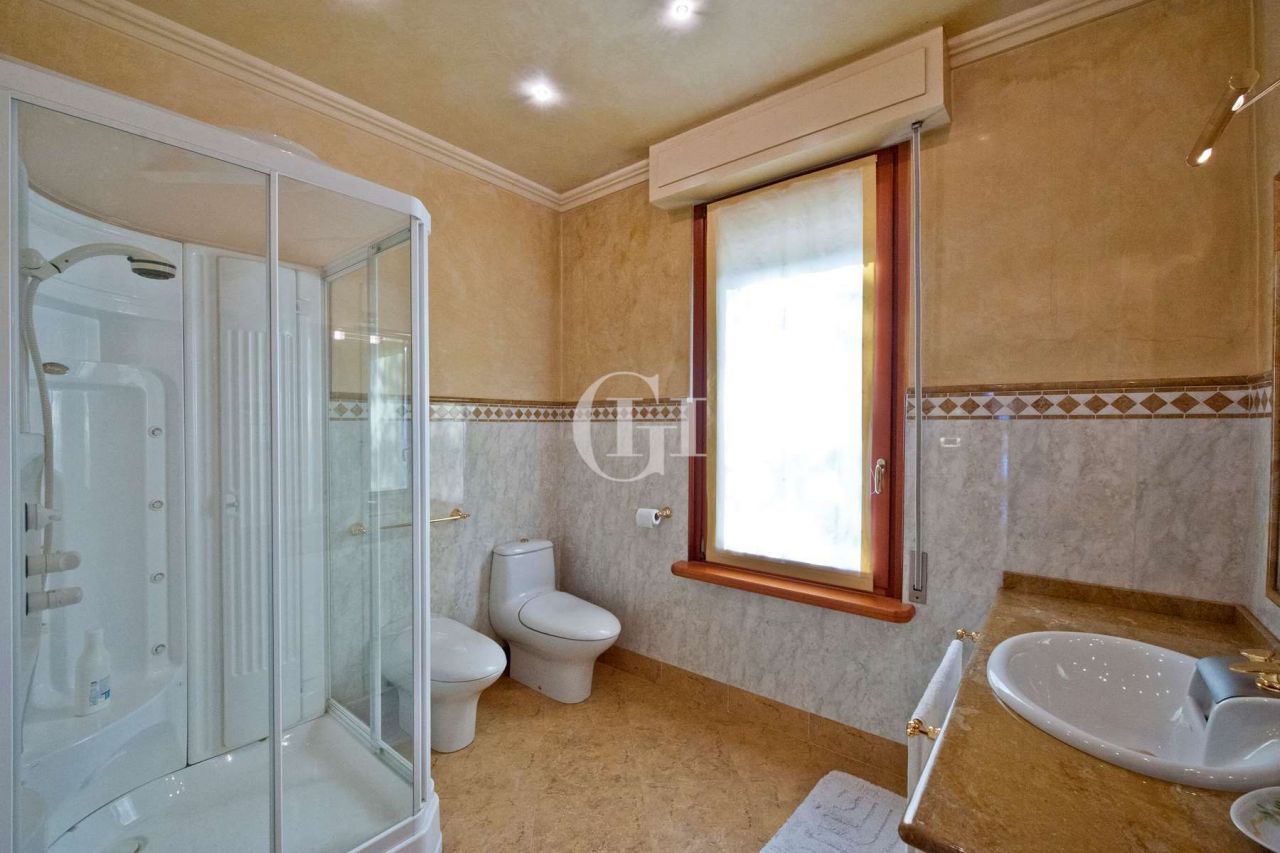 Вилла у озера Гарда, Италия, 990 м2 - фото 15