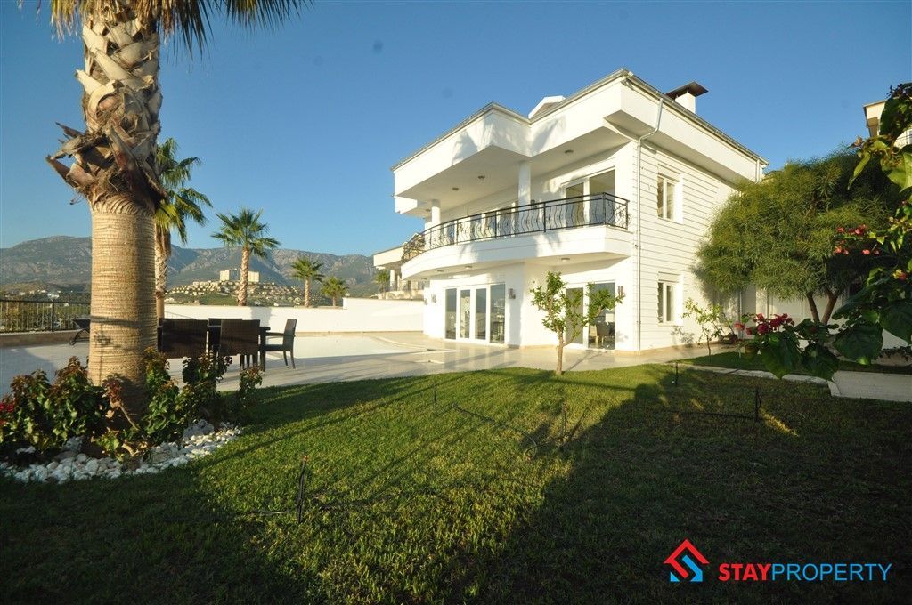 Вилла в Махмутларе, Турция, 326 м2 - фото 1