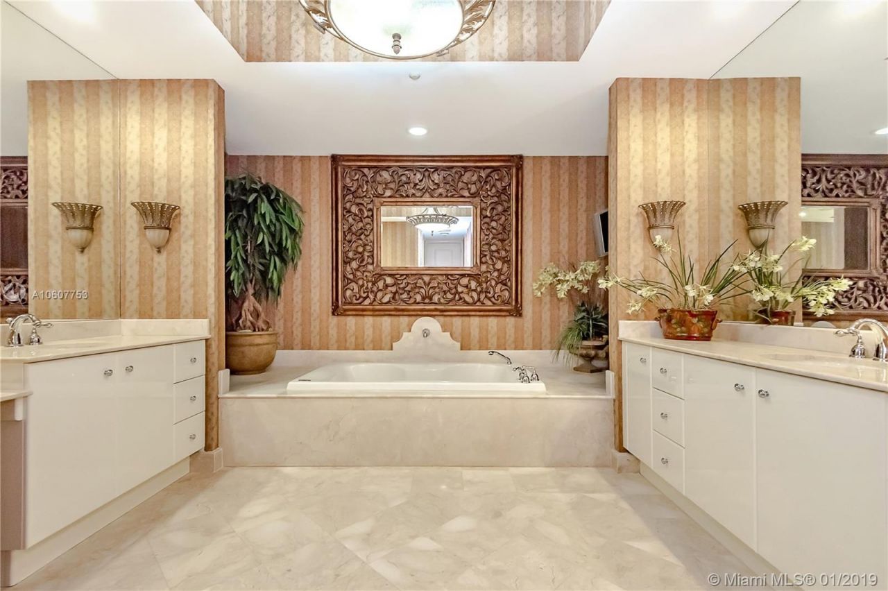 Квартира в Майами, США, 470 м2 - фото 7
