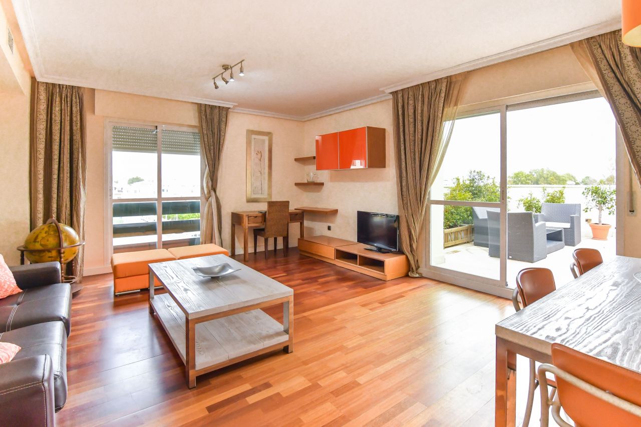 Пентхаус в Пуэрто-Банусе, Испания, 170 м2 - фото 1