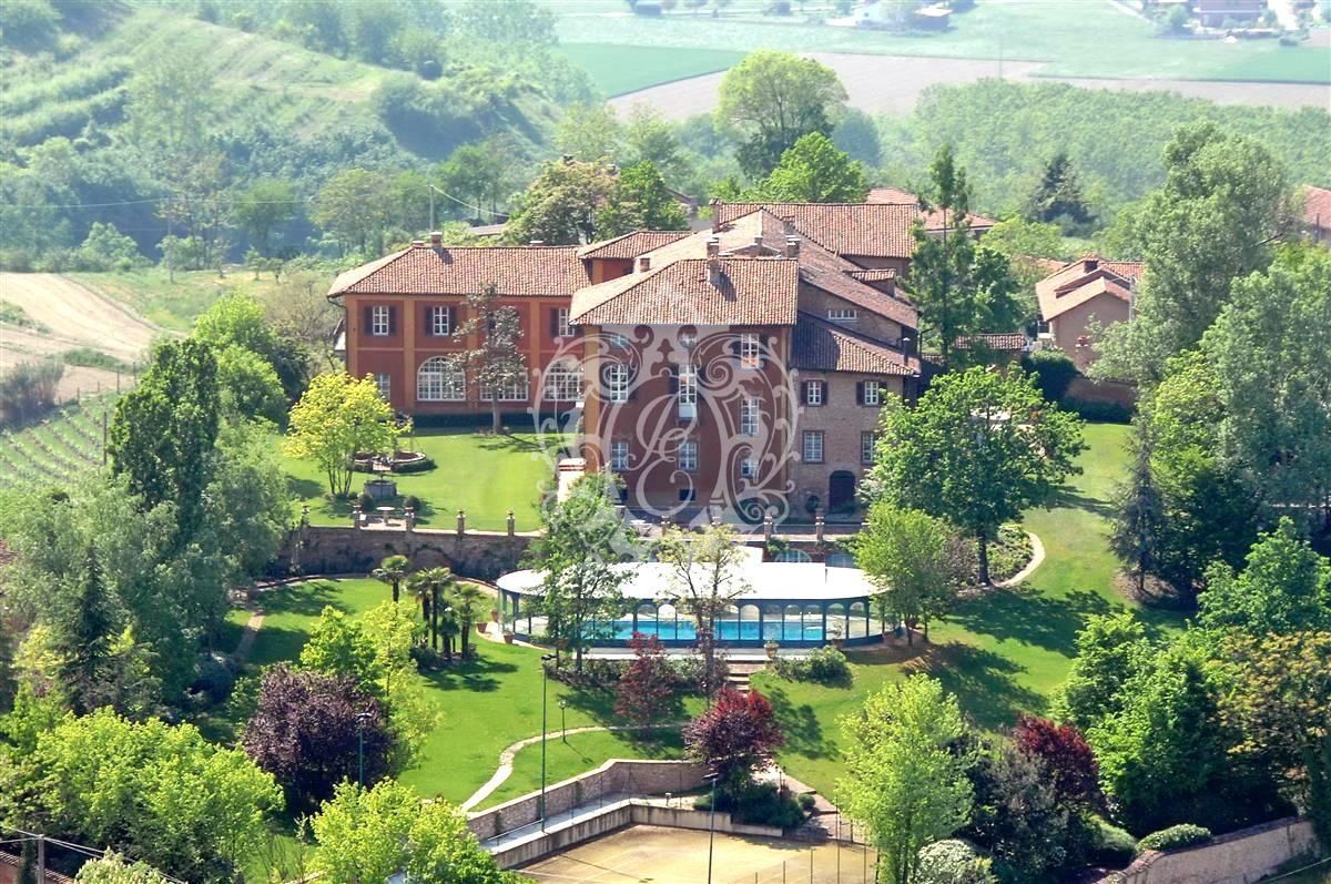 Вилла в Асти, Италия, 2600 м2 - фото 1