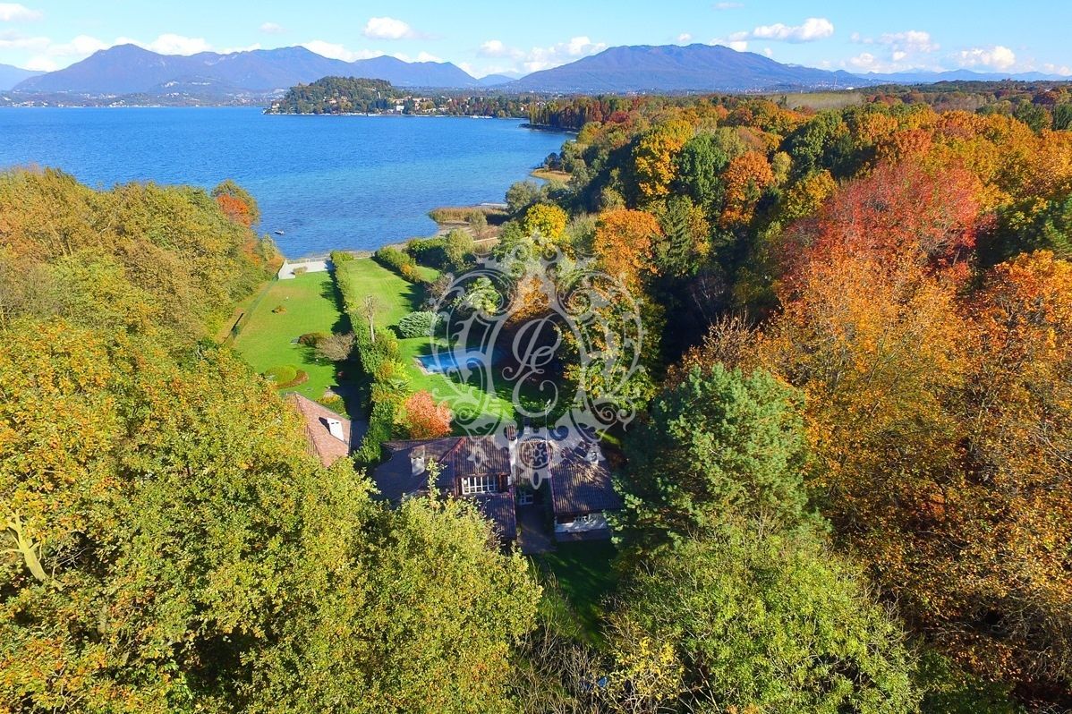 Вилла в Испре, Италия, 450 м2 - фото 1