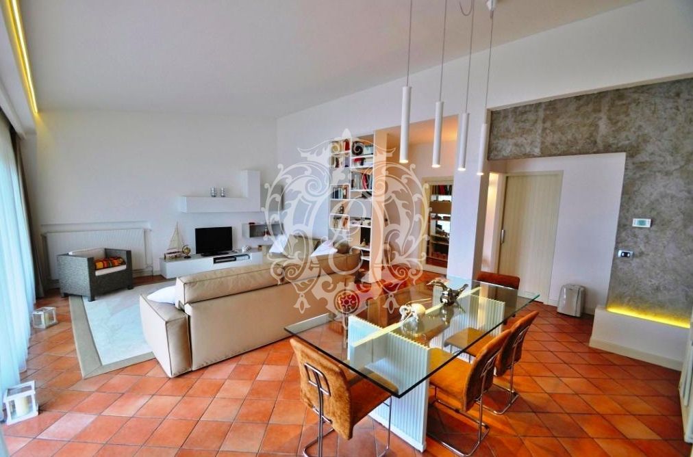 Вилла у озера Гарда, Италия, 250 м2 - фото 3