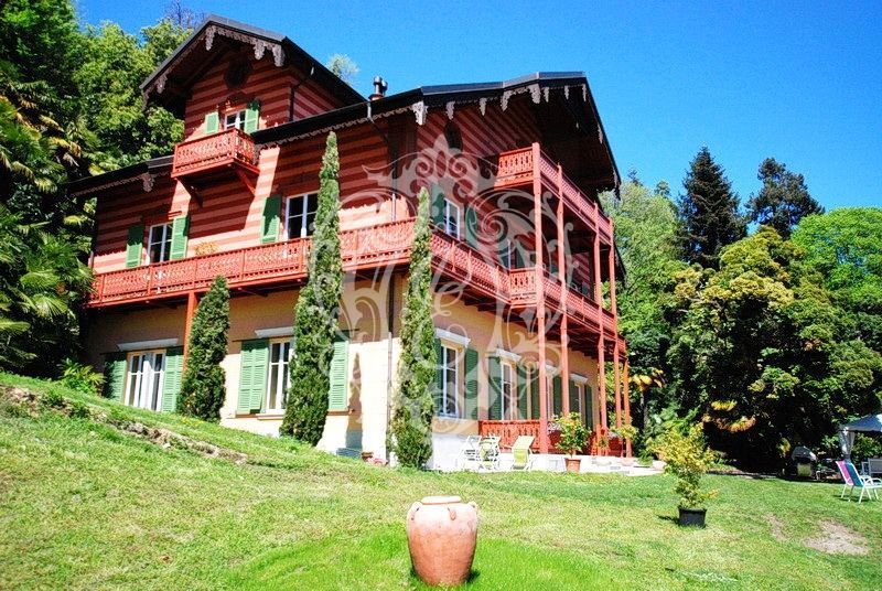 Вилла у озера Маджоре, Италия, 850 м2 - фото 3