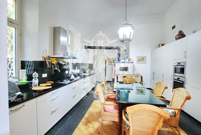 Вилла у озера Маджоре, Италия, 850 м2 - фото 9