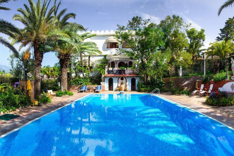 Вилла в Таормине, Италия, 280 м2 - фото 1