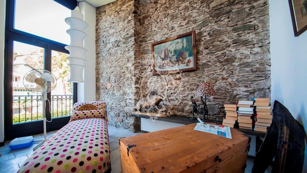 Вилла в Луино, Италия, 250 м2 - фото 1