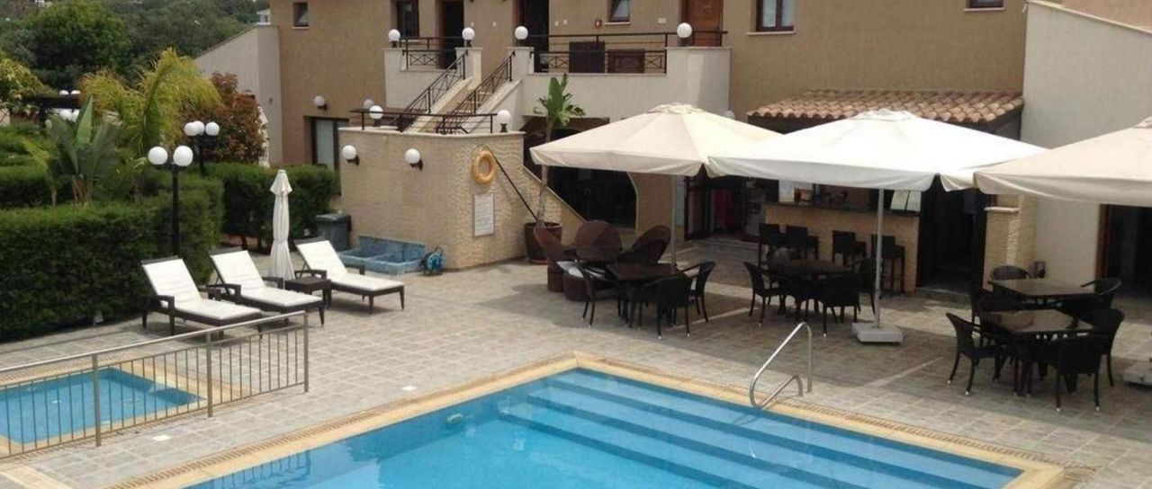 Отель, гостиница в Пафосе, Кипр, 1200 м2 - фото 1