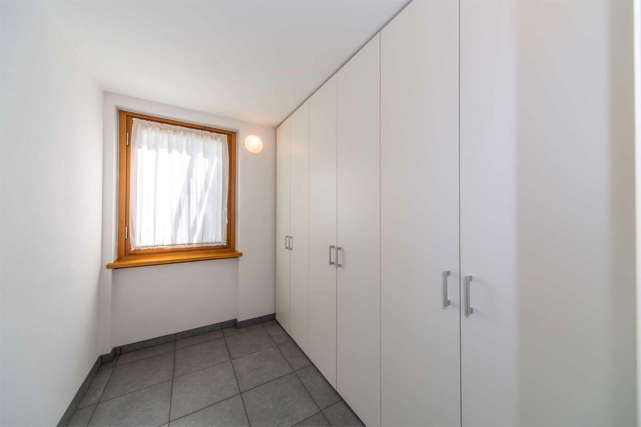 Вилла у озера Комо, Италия, 200 м2 - фото 12
