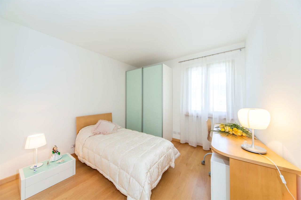 Вилла у озера Комо, Италия, 200 м2 - фото 16