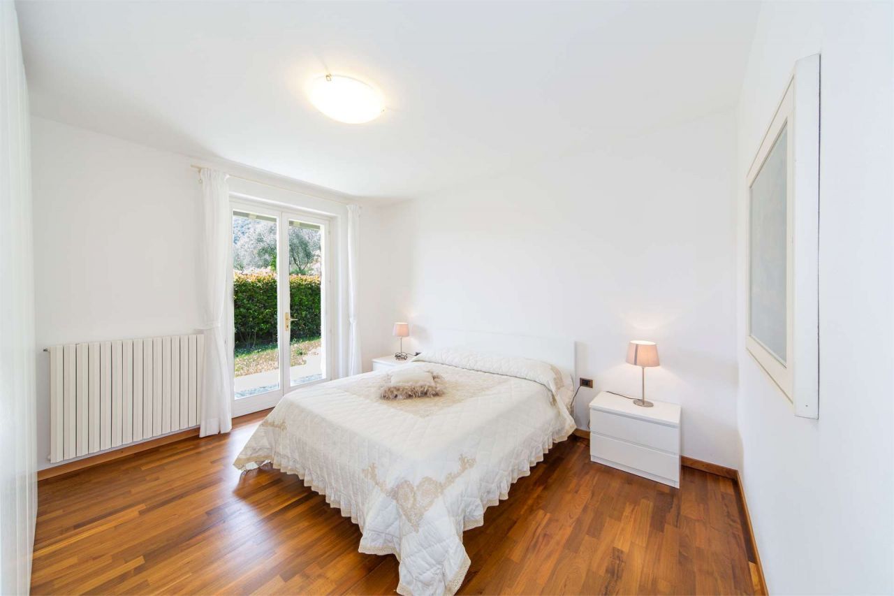 Вилла у озера Комо, Италия, 250 м2 - фото 10