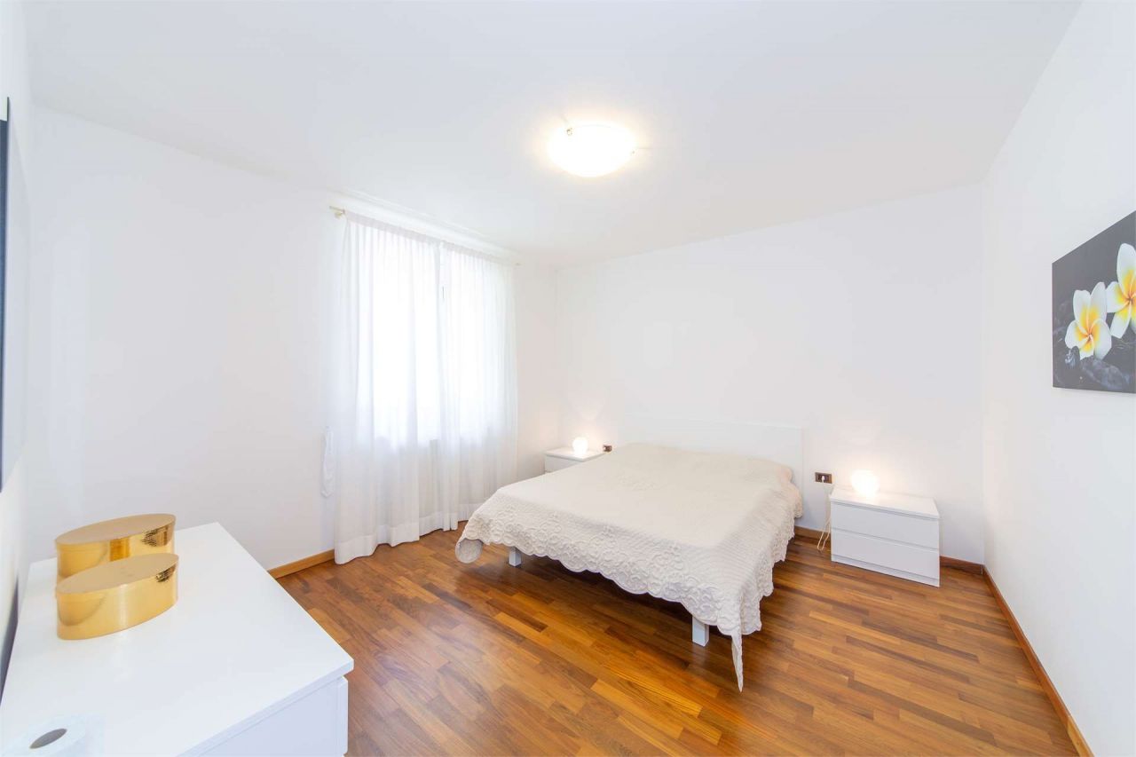 Вилла у озера Комо, Италия, 250 м2 - фото 9
