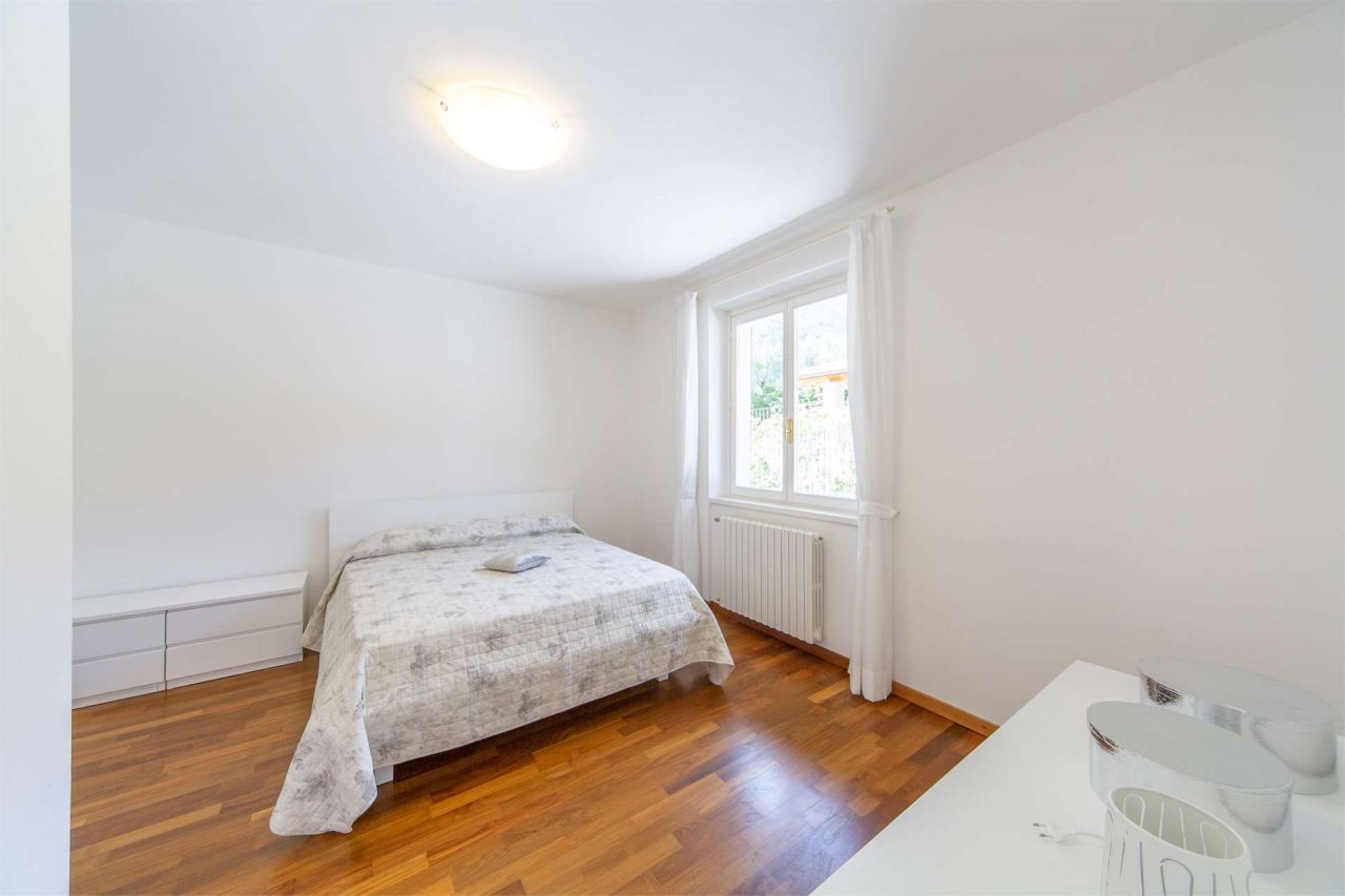 Вилла у озера Комо, Италия, 250 м2 - фото 11