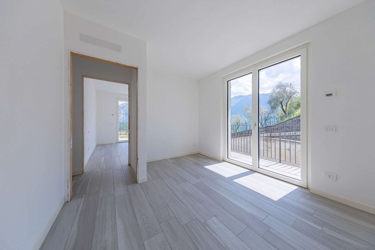 Вилла у озера Комо, Италия, 250 м2 - фото 10