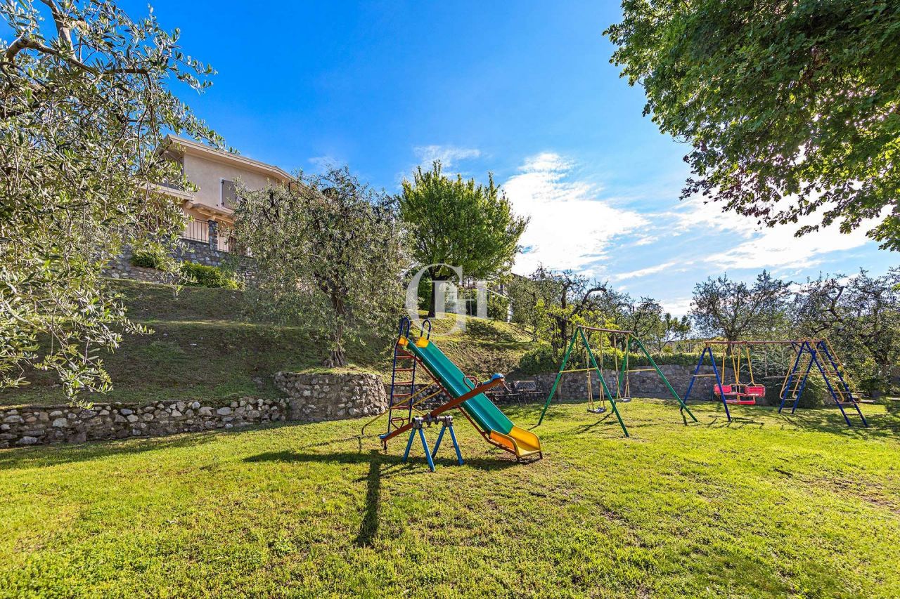 Вилла у озера Гарда, Италия, 250 м2 - фото 4