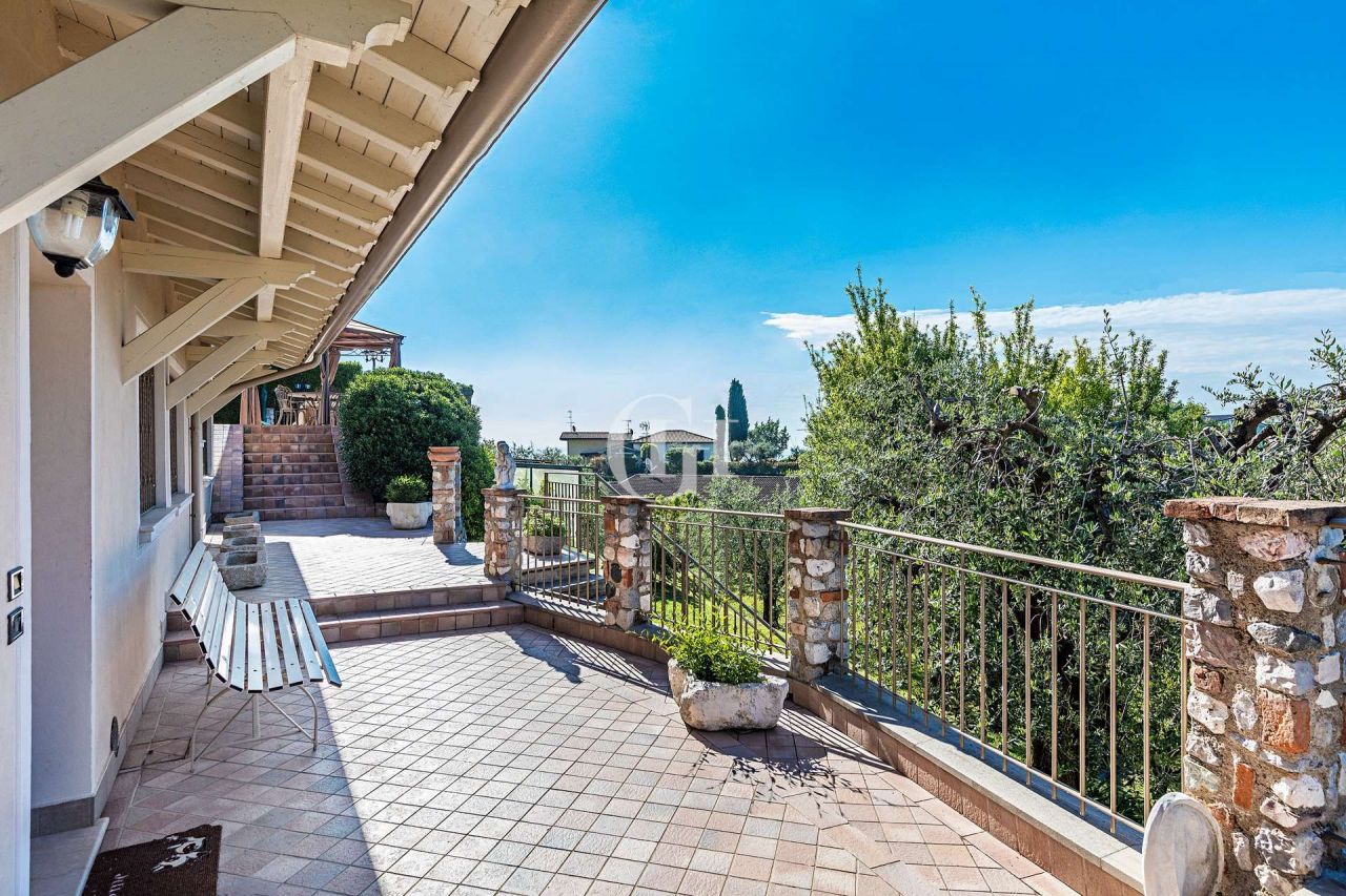 Вилла у озера Гарда, Италия, 250 м2 - фото 3