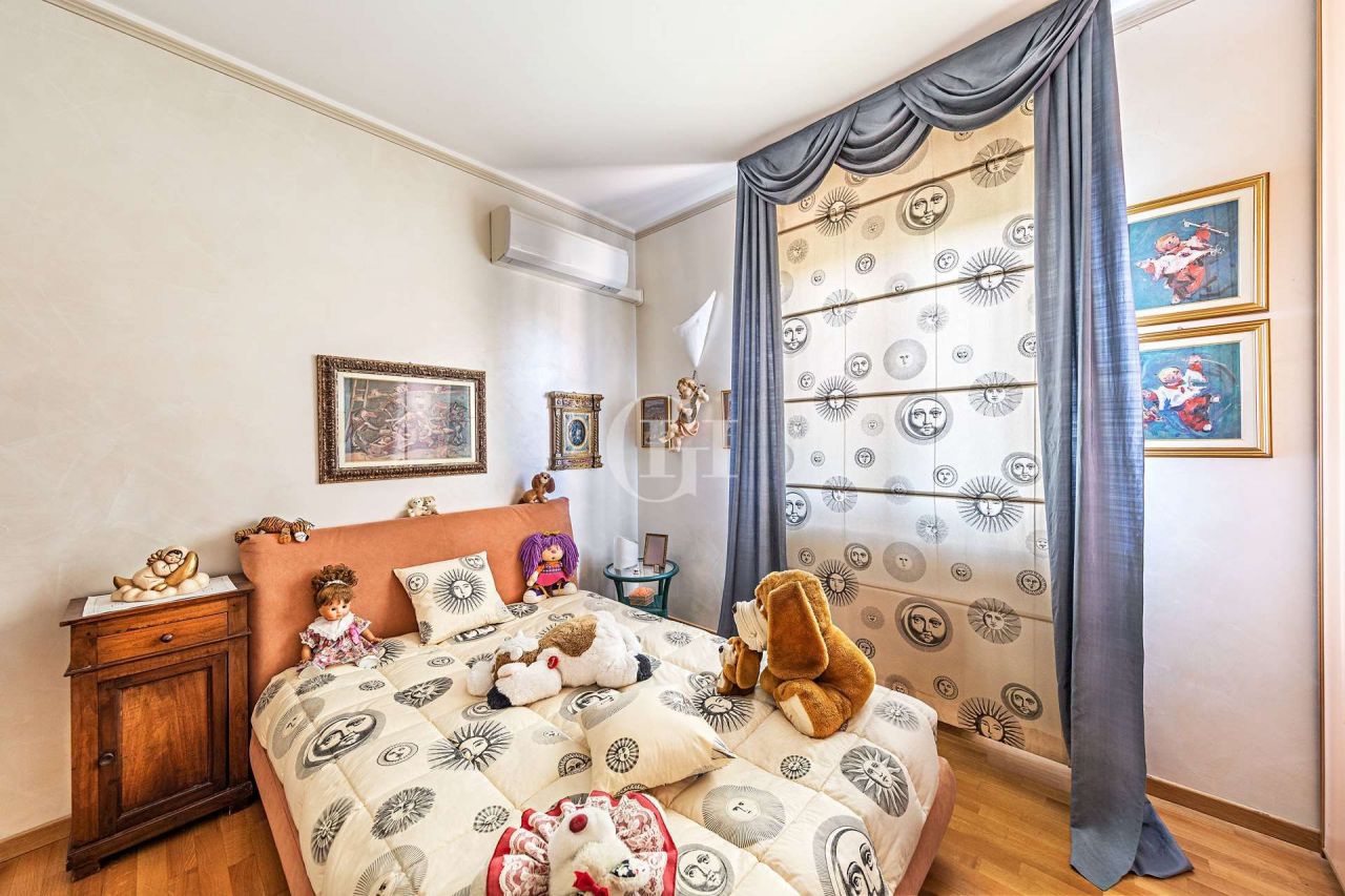 Вилла у озера Гарда, Италия, 250 м2 - фото 9