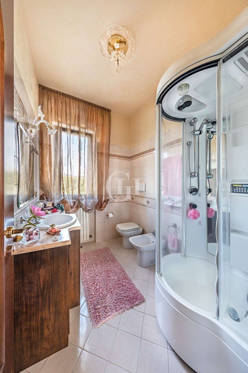 Вилла у озера Гарда, Италия, 250 м2 - фото 10