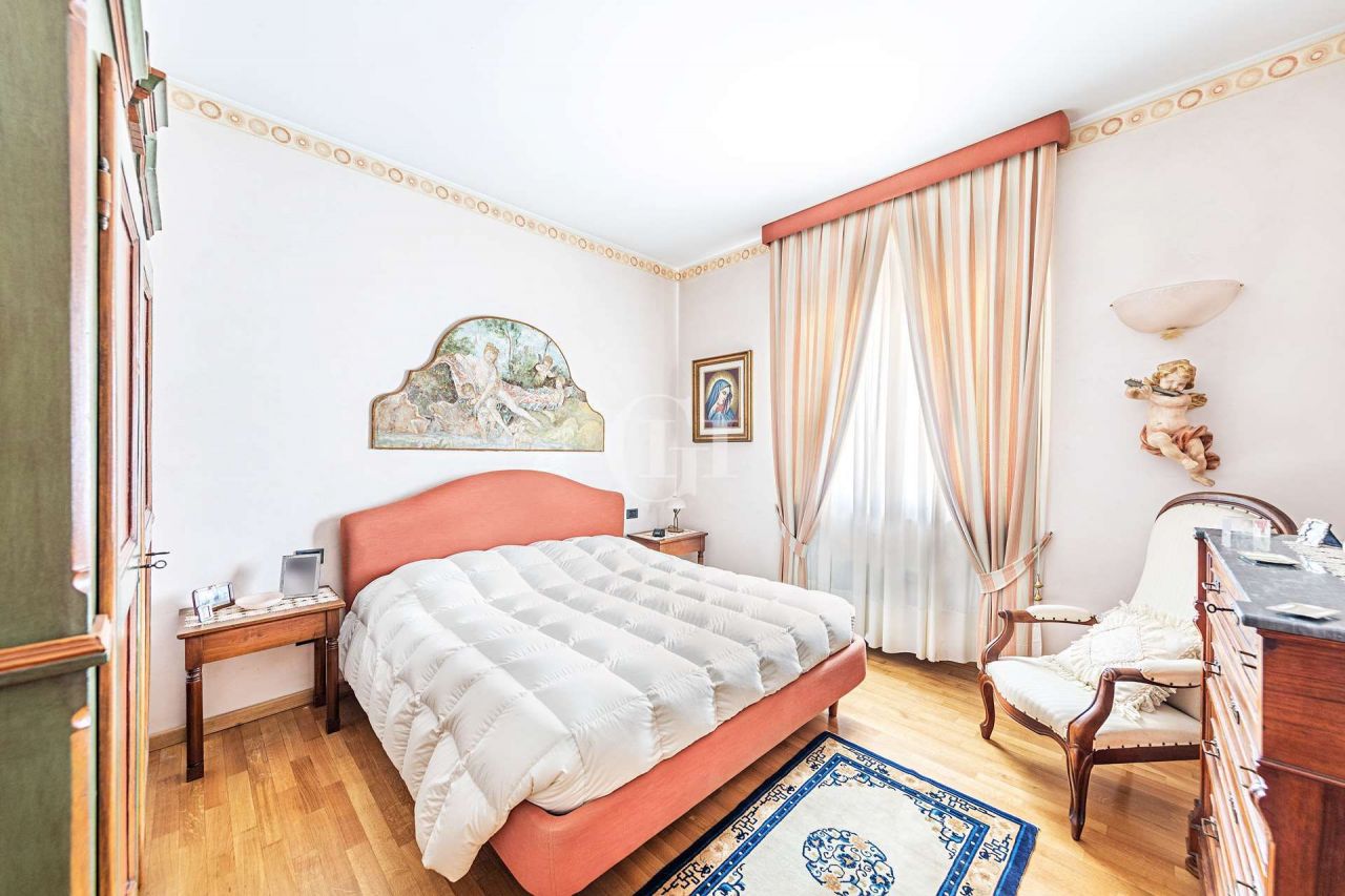 Вилла у озера Гарда, Италия, 250 м2 - фото 11