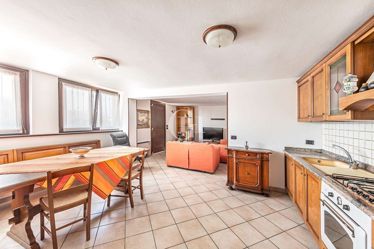 Вилла у озера Гарда, Италия, 250 м2 - фото 14