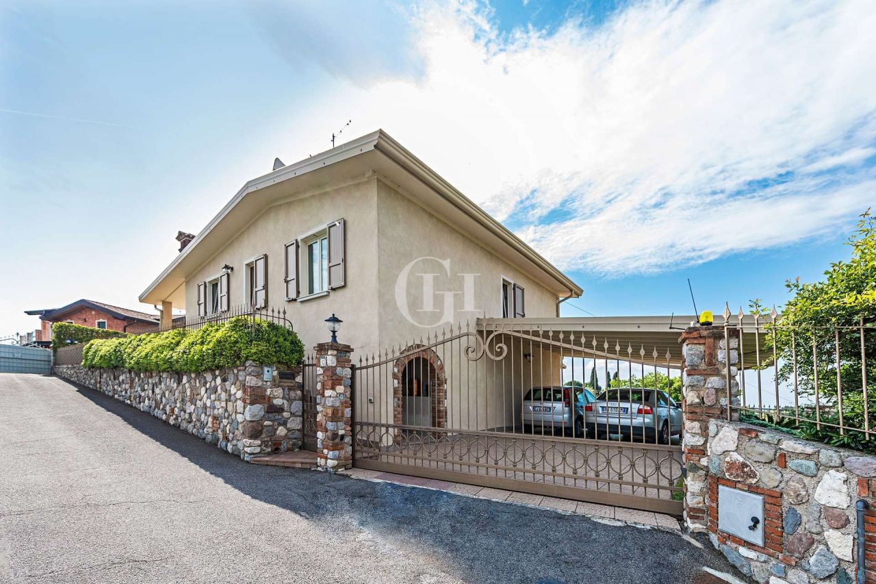 Вилла у озера Гарда, Италия, 250 м2 - фото 17