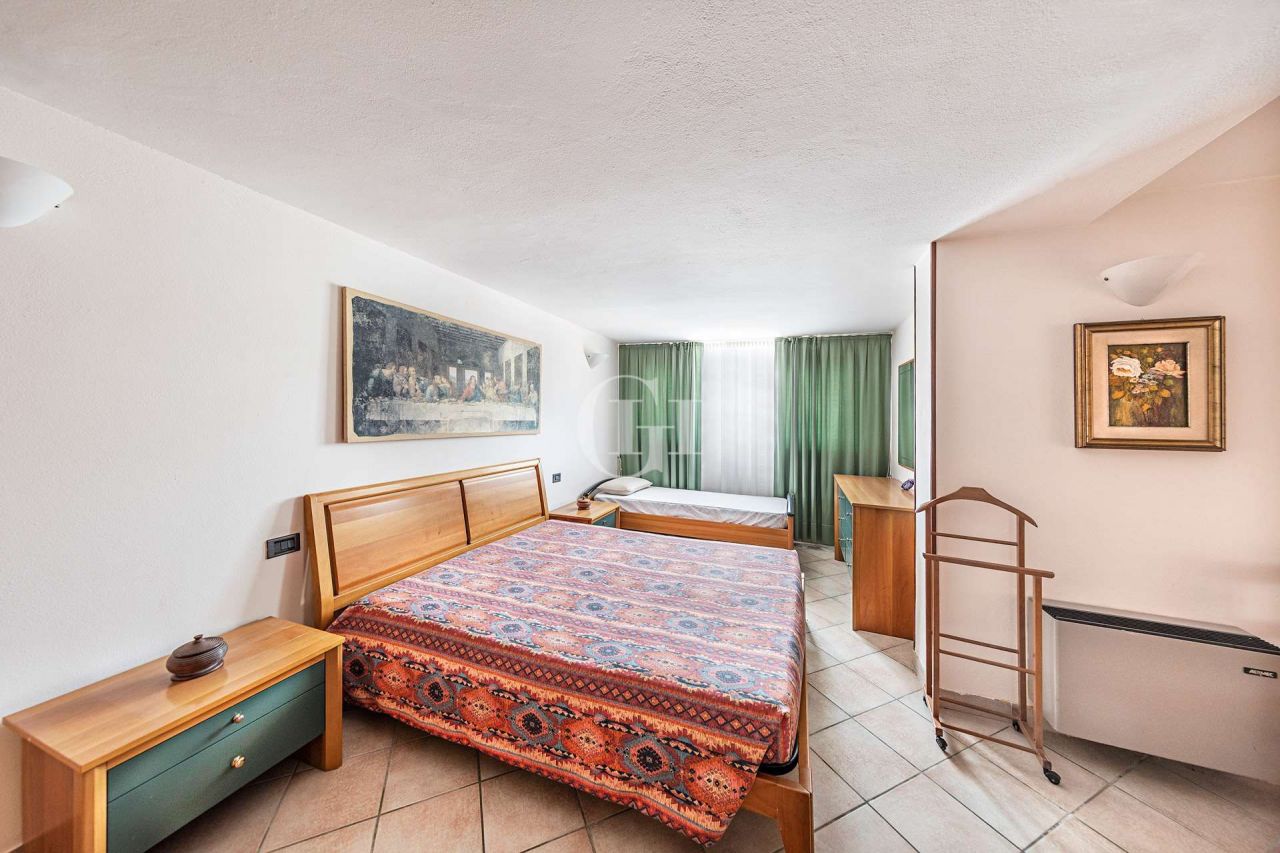 Вилла у озера Гарда, Италия, 250 м2 - фото 18