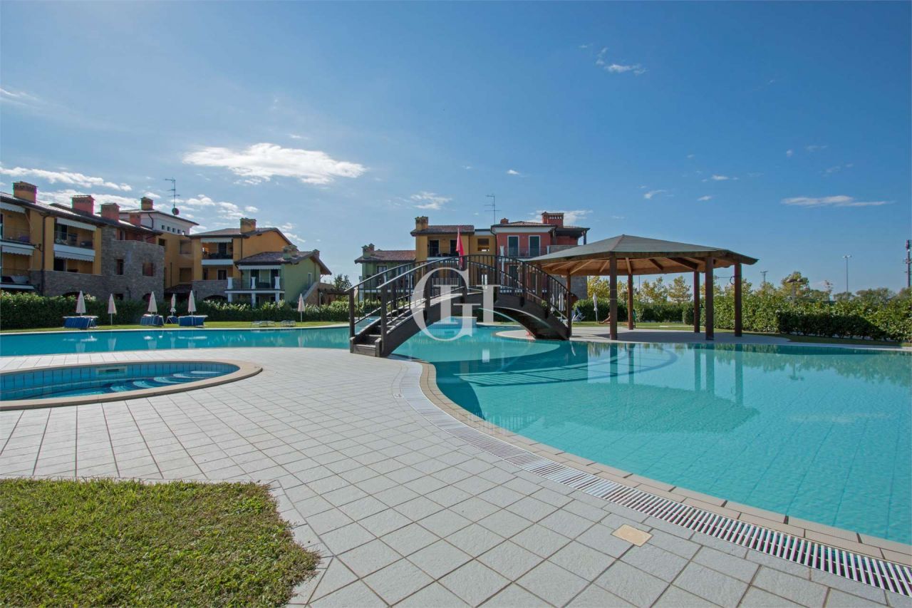Квартира у озера Гарда, Италия, 71.6 м2 - фото 1